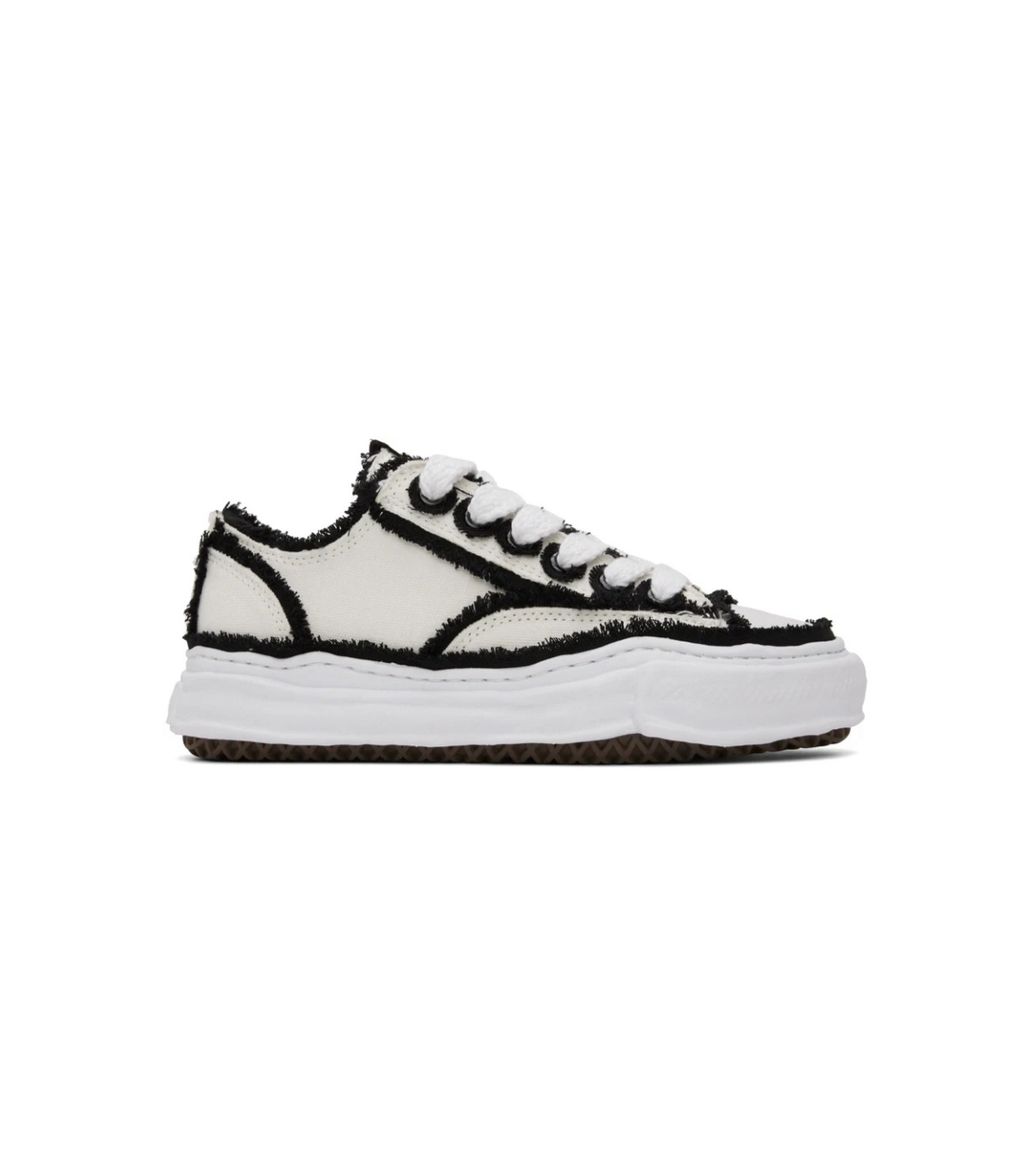 Maison Mihara Yasuhiro White Peterson | מייסון מיהרה יאסוהירו