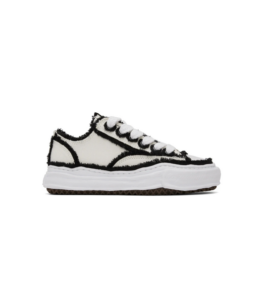 Maison Mihara Yasuhiro White Peterson | מייסון מיהרה יאסוהירו