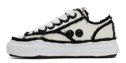 Maison Mihara Yasuhiro White Peterson | מייסון מיהרה יאסוהירו