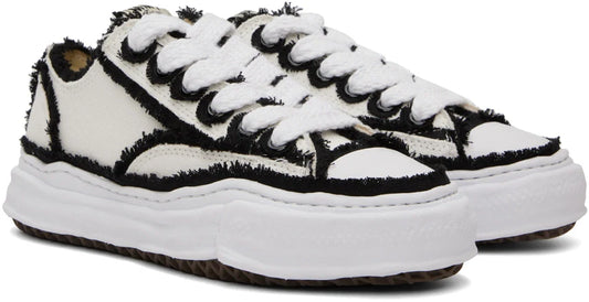 Maison Mihara Yasuhiro White Peterson | מייסון מיהרה יאסוהירו